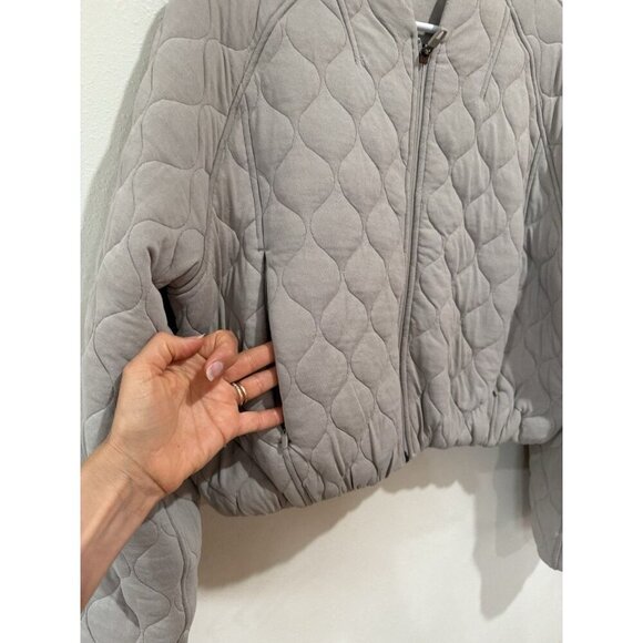 $148 Lululemon Women’s Quilted Bomber Jacket River Stone Light Gray 8 Zip Up - Picture 5 of 6